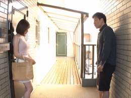 Chị hàng xóm vú bự đánh rơi chìa khoá